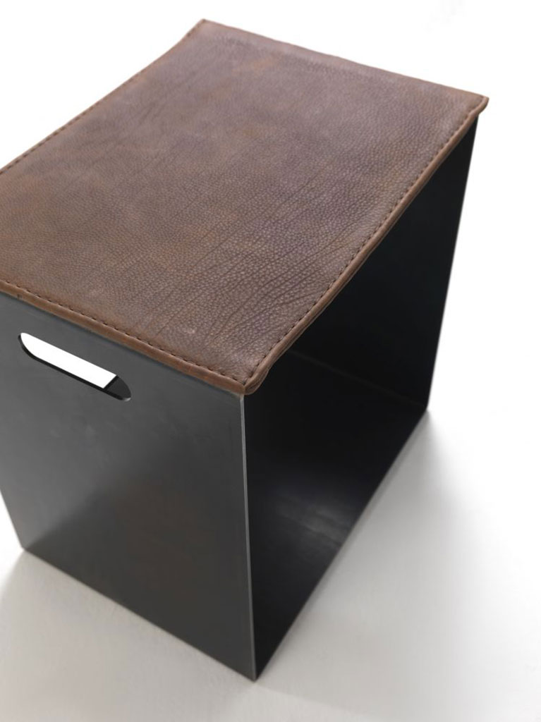 Riva 1920 Hocker Barney