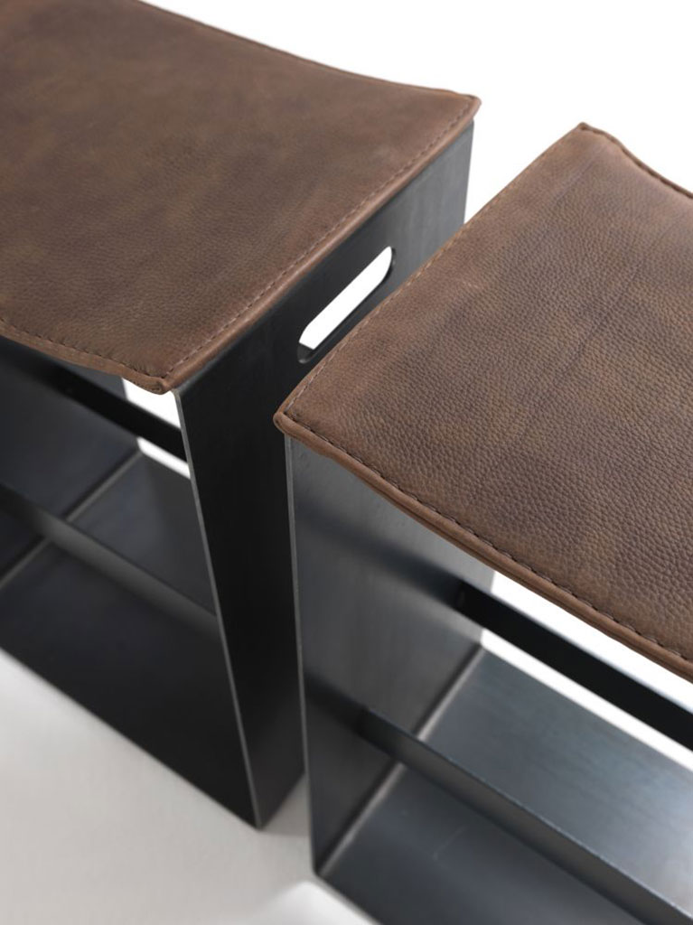 Riva 1920 Hocker Barney