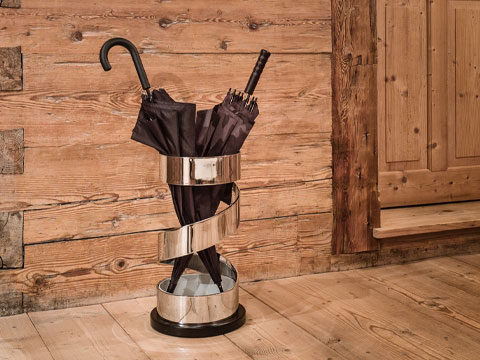 ClassiCon Schirmständer Usha. Credit: Manufacturer: ClassiCon, Photo: Daniel Breidt