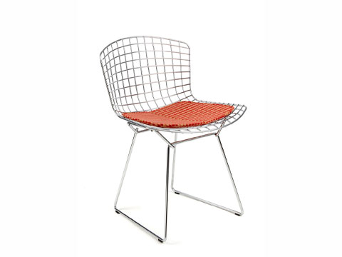 Der Bertoia Side Chair ist eine Ikone der aus den 50er Jahren des letzten Jahrhunderts und besticht durch zeitloses Design.
Knoll International Bertoia Side Chair