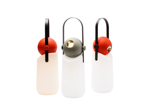 Das Guidelight von Weltevree, die Laterne kann als Taschenlampe, Arbeitslampe oder als stimmungsvolle Beleuchtung dienen.
 Weltevree Guidelight