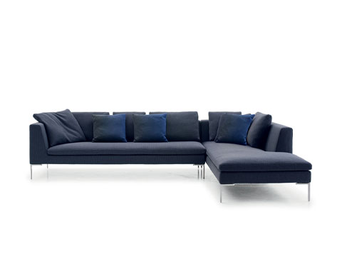B&B Italia Sofa Charles 20 B&B Italia feiert das 20-jährige Jubiläum von Charles, dem 1997 von Antonio Citterio entworfenen ikonischen Sofasystem.