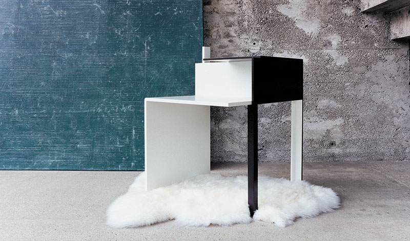 ClassiCon Beistelltisch De Stijl. Credit: Manufacturer: ClassiCon, Photo: Francois Halard