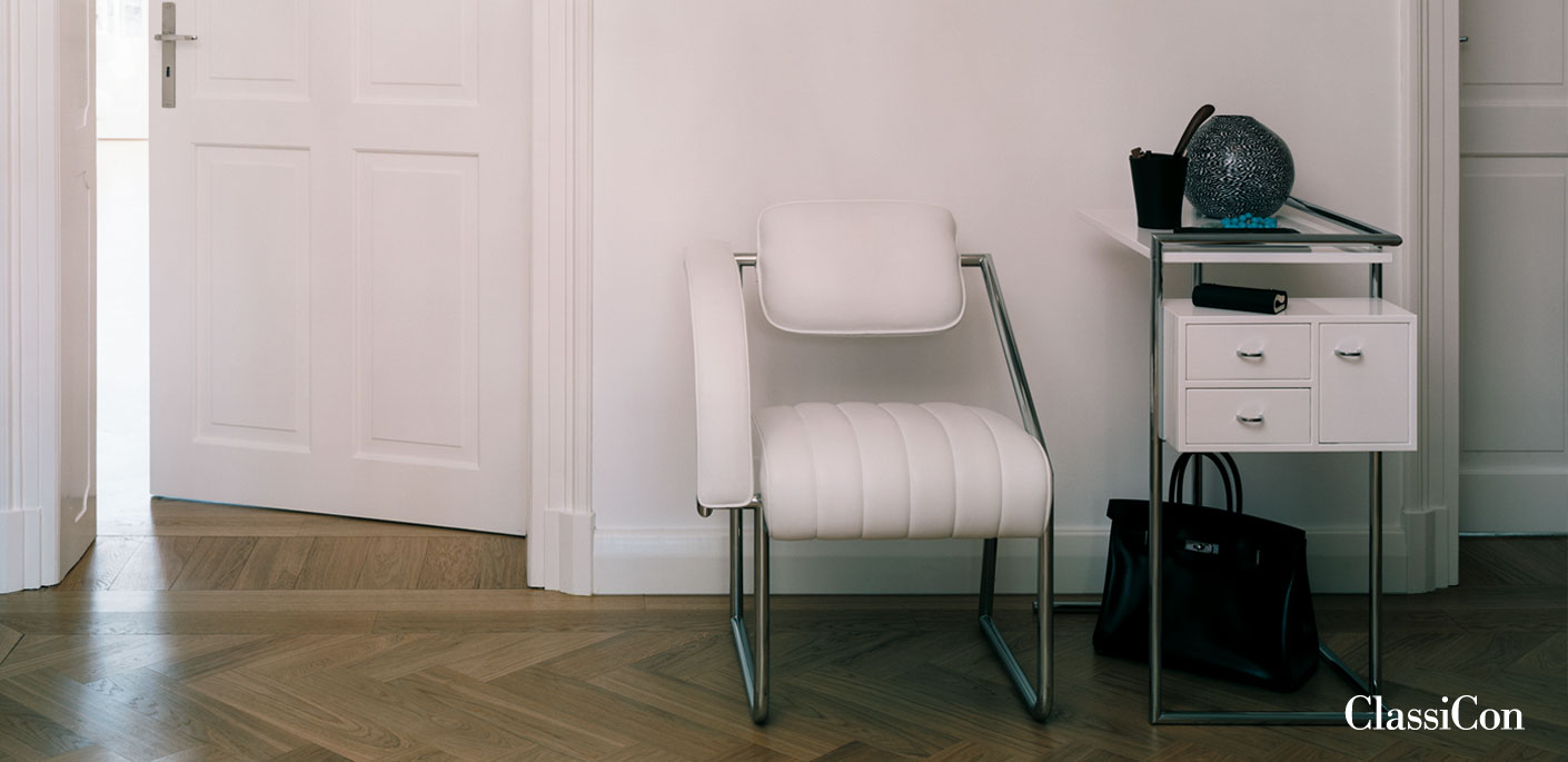 ClassiCon Tisch Petite Coiffeuse. Credit: Manufacturer: ClassiCon, Photo: Florian Holzherr ClassiCon Tisch Petite Coiffeuse. Credit: Manufacturer: ClassiCon, Photo: Florian Holzherr