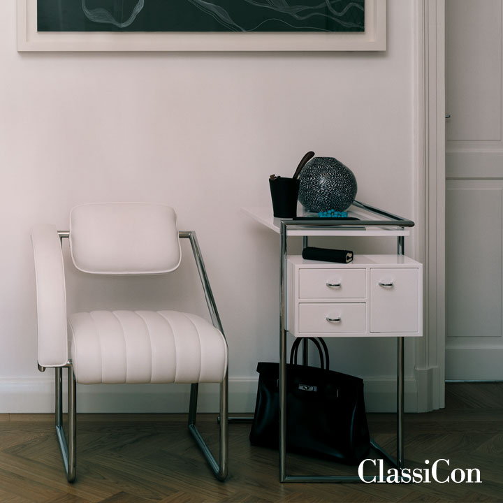 ClassiCon Tisch Petite Coiffeuse. Credit: Manufacturer: ClassiCon, Photo: Florian Holzherr ClassiCon Tisch Petite Coiffeuse. Credit: Manufacturer: ClassiCon, Photo: Florian Holzherr