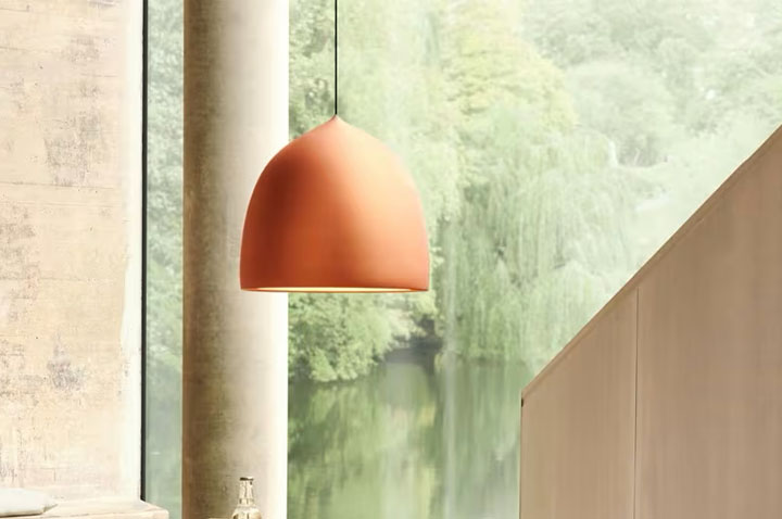 Fritz Hansen Suspence™ – Pendelleuchte mit fließender Form