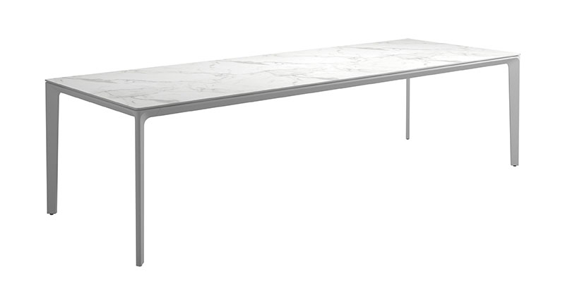 Gloster Carver Tisch