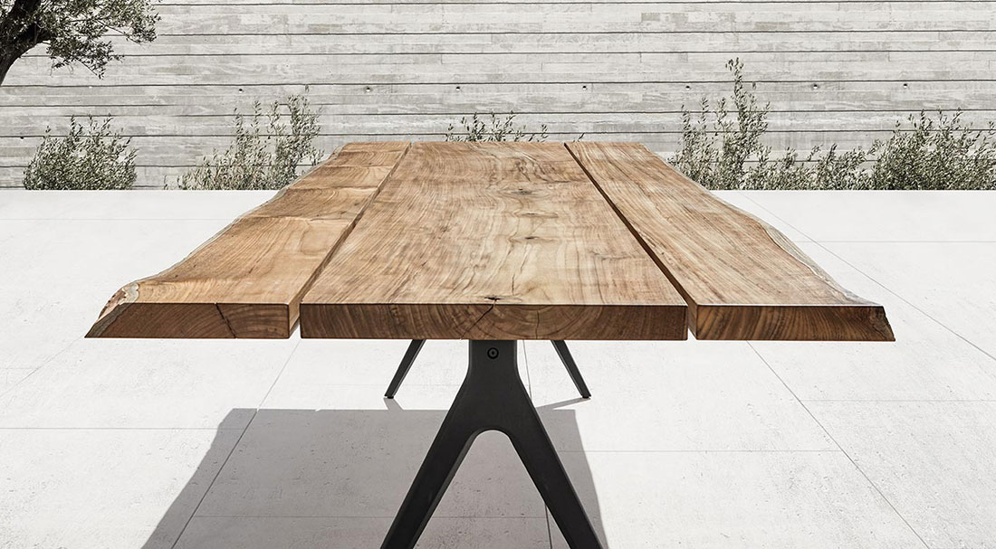 GLOSTER Raw Gartentisch aus Massivholz