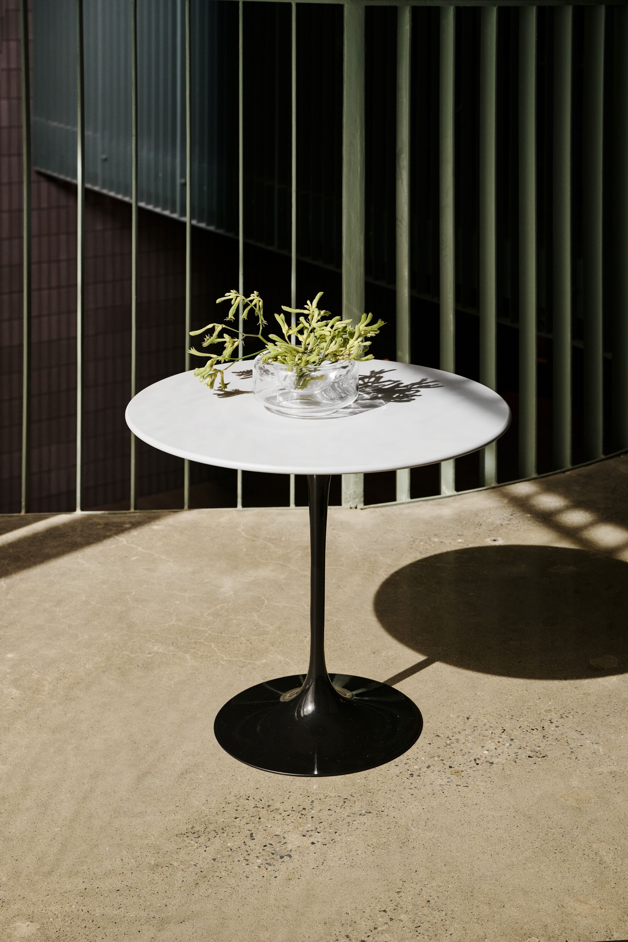 Knoll International Saarinen Tulip Esstisch