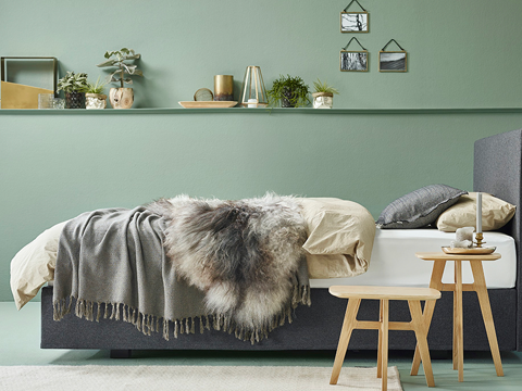 Bohemian vereint Ästhetik mit dem Luxus eines Boxspringbetts. Ein Zusammenspiel zwischen ausgewogenen Proportionen und edlen Bezugsmaterialien.