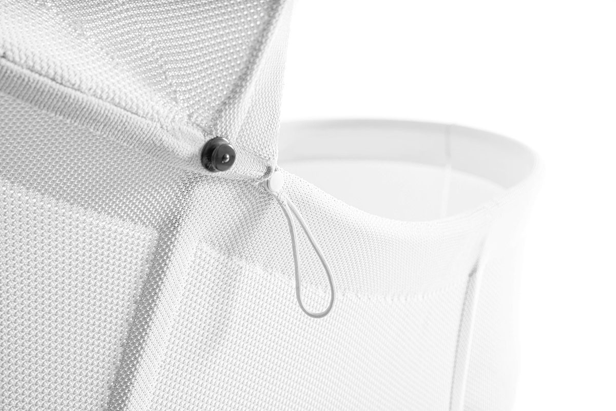 Der Verbindungsknopf für die Kapuze wird auch im Luxusyachtbau verwendet.