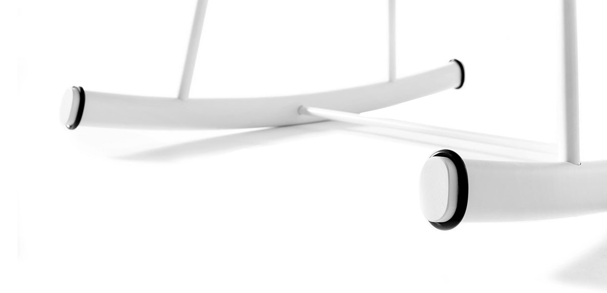 O-Ringe aus weichem Gummi sorgen für sicheres Schaukeln ohne zu Kippen.