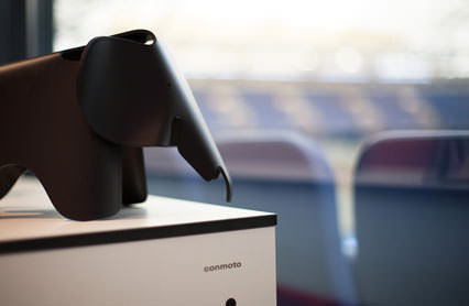 Elefant auf Tisch