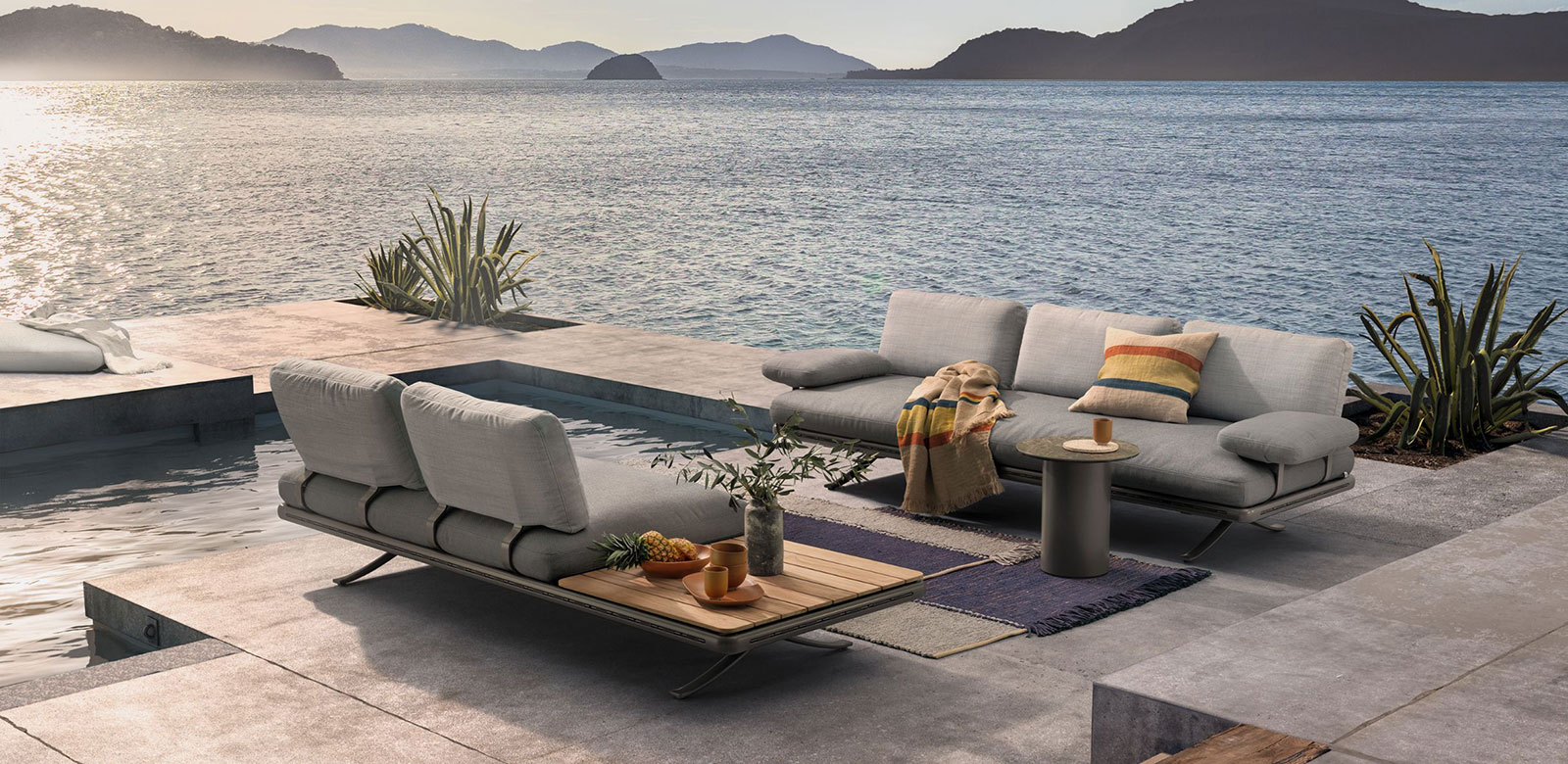 Rolf Benz YOKO. At home - outside. Rolf Benz YOKO. At home - outside.