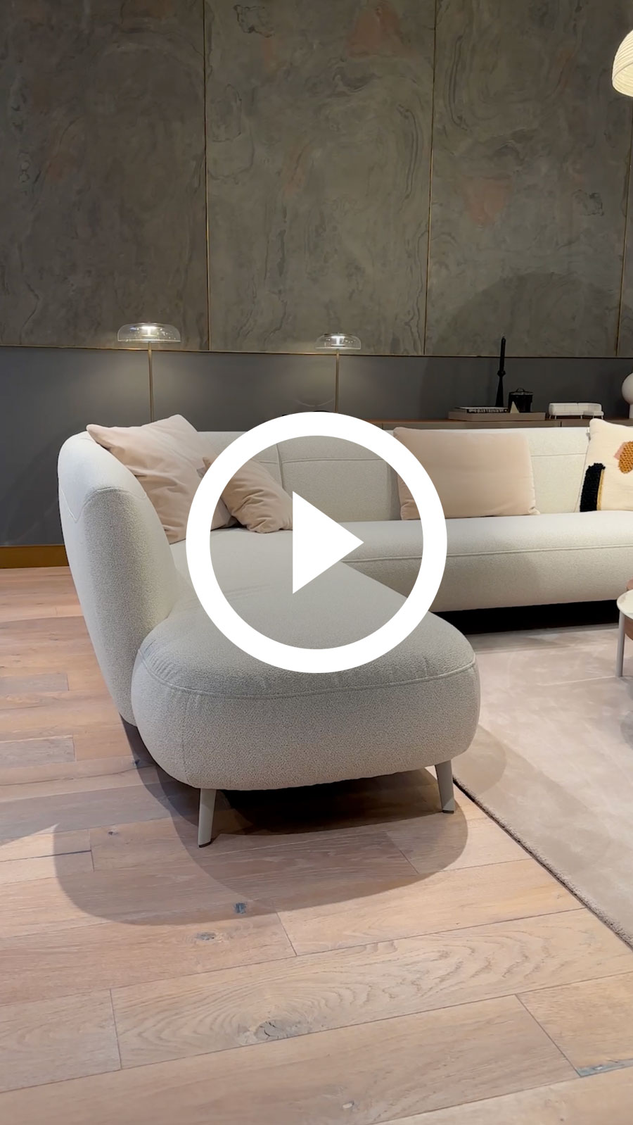 Silja Beck von Beckdesign über das neue Rolf Benz ELVA Sofa Silja Beck von Beckdesign über das neue Rolf Benz ELVA Sofa