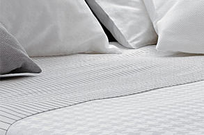 Plaids und Bettwäsche von Ligne Roset