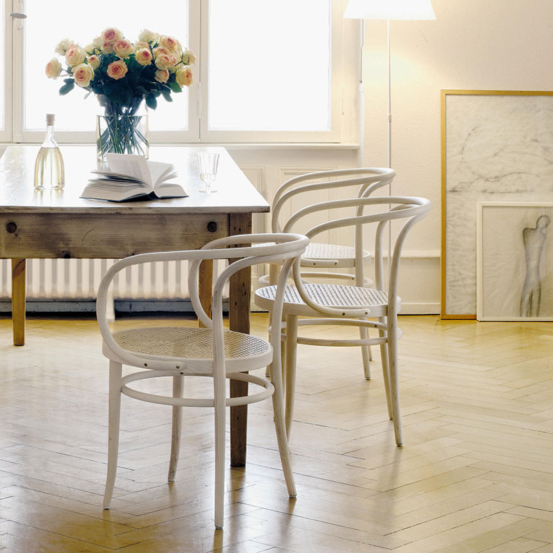 Thonet 209 Bugholzarmlehnenstuhl