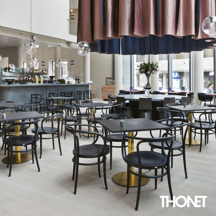 Thonet 209 Bugholzarmlehnenstuhl