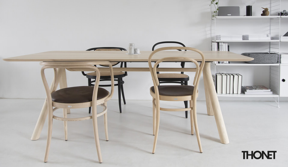 Thonet Bugholztisch 1060 Thonet Bugholztisch 1060