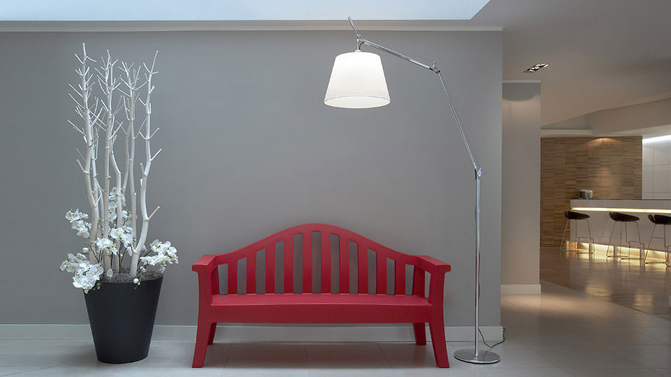 Tolomeo terra mega mit Sockel und ausrichtbaren Armen aus Aluminium