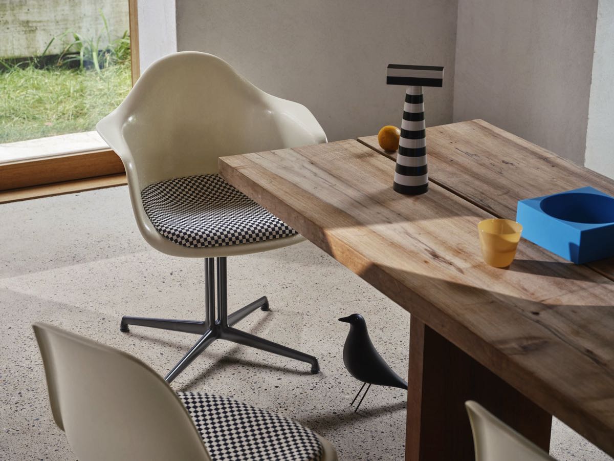 Vitra – Eames Plastic Armchair RE DAL Fonda