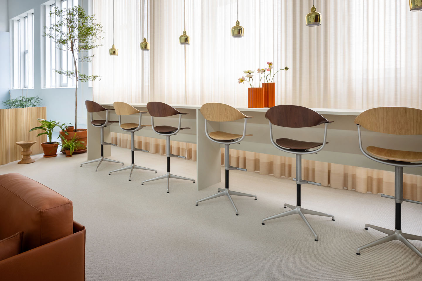 Vitra Mynt High – dynamisches Sitzen auf neuer Höhe
