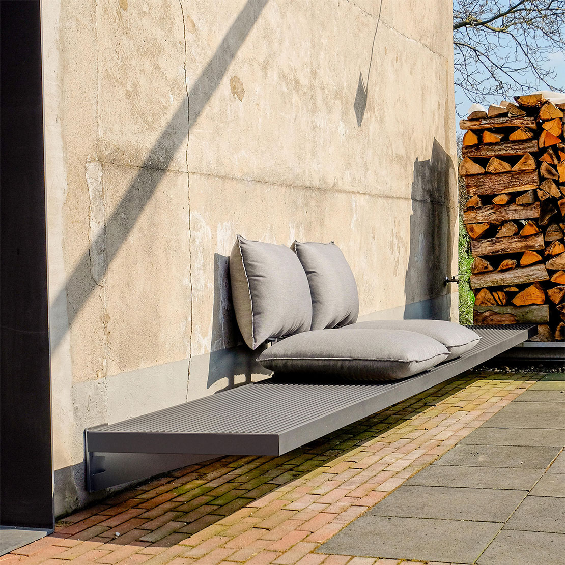 L01 Feuertisch und L01 Sofa von Volker Weiss